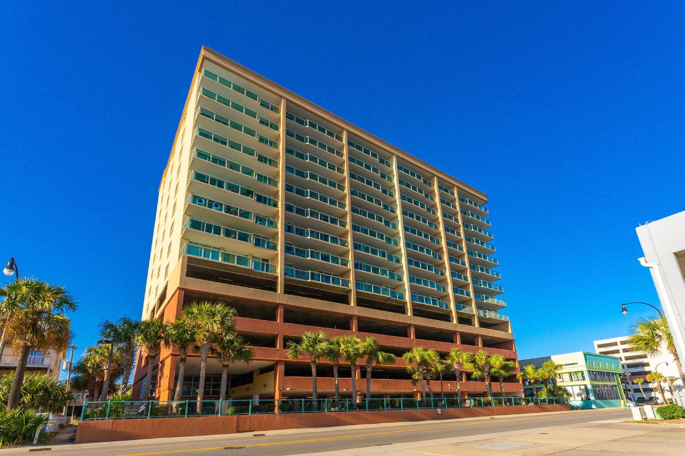 Resort Malibu Pointe